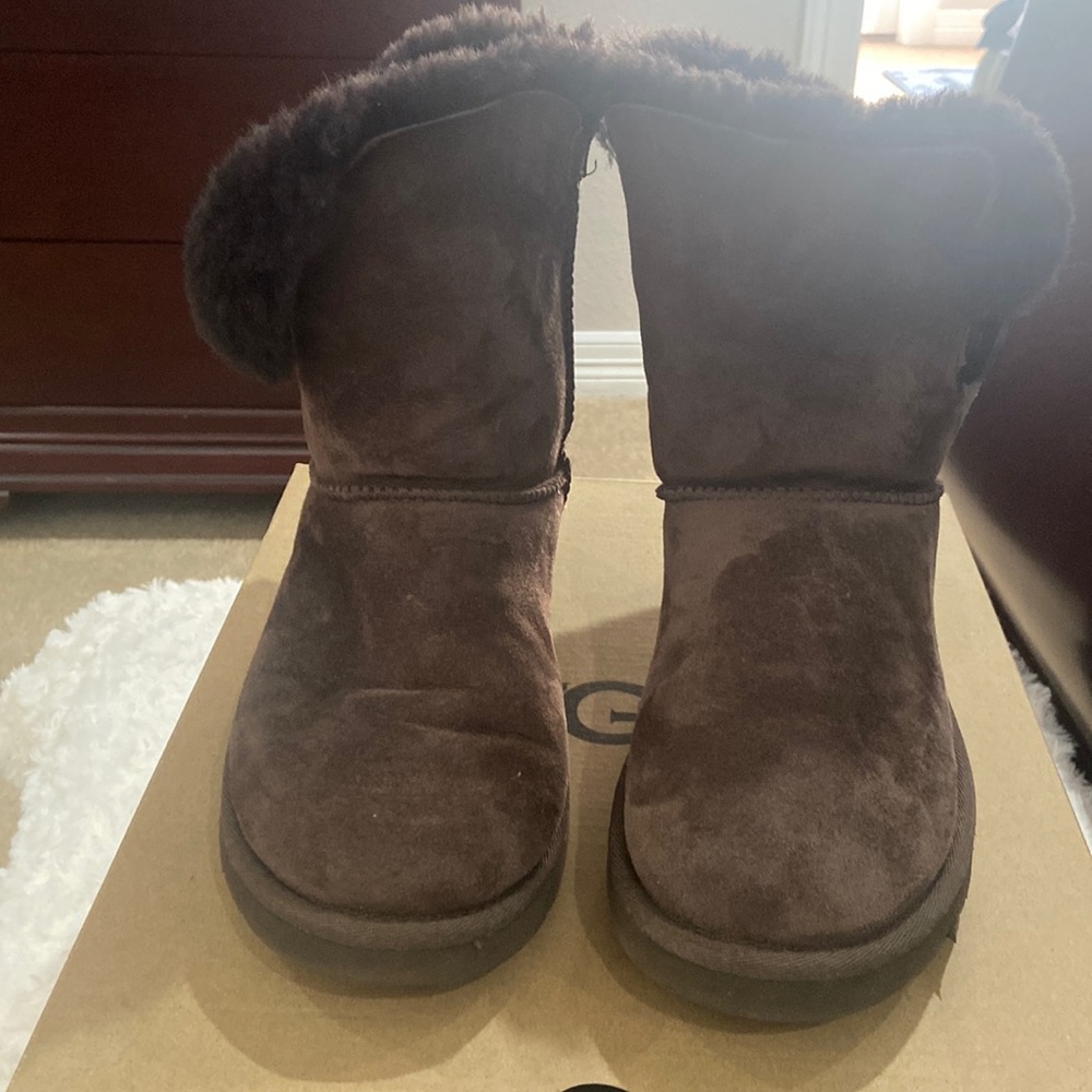 UGGs W belly button with Cho size 7 US women